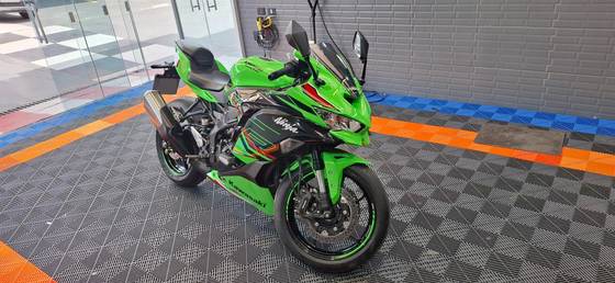 KAWASAKI NINJA ZX-4R 